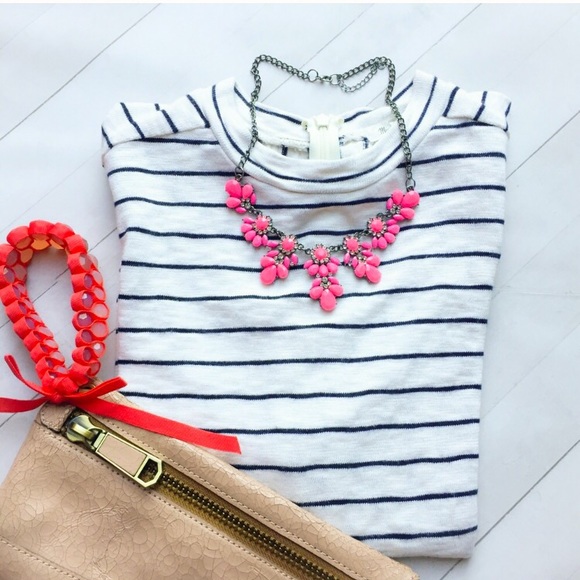 Bright Pink Collar Statement Necklace ✨1 left!✨ - Picture 2 of 4